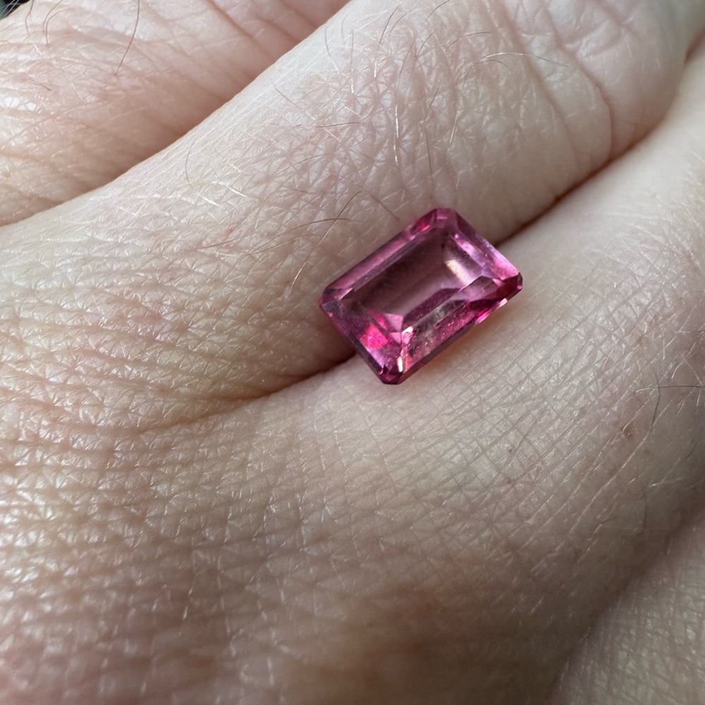 1.8 carat Natural Hibiscus Pink Topaz